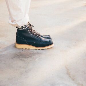 Red Wing 6 inch classic Moc short boot In Black boundary